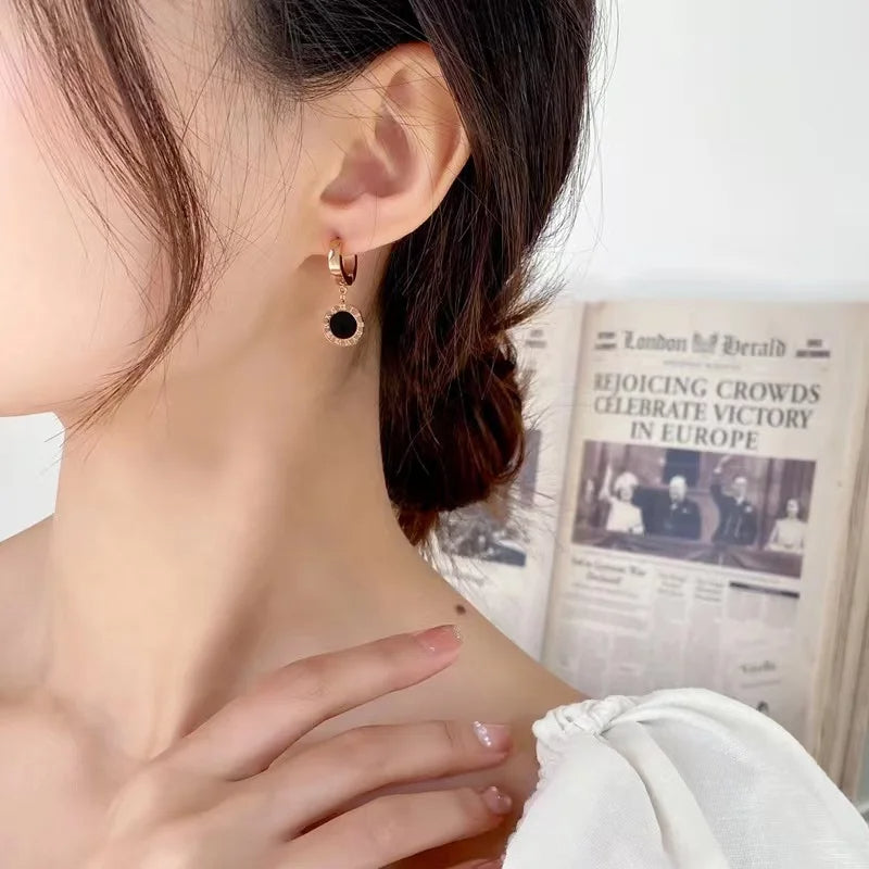 Pendiente clásico color oro rosa Piedra negra