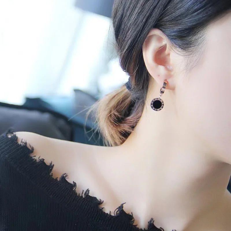 Pendiente clásico color oro rosa Piedra negra