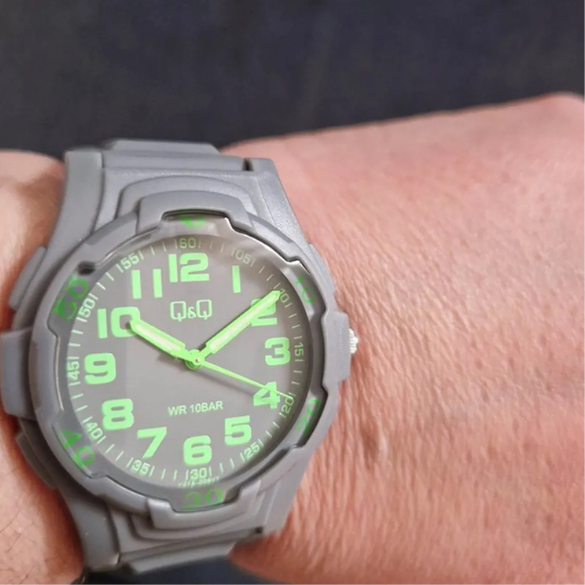 Reloj Q&Q V31A-006VY Hombre - Análogo