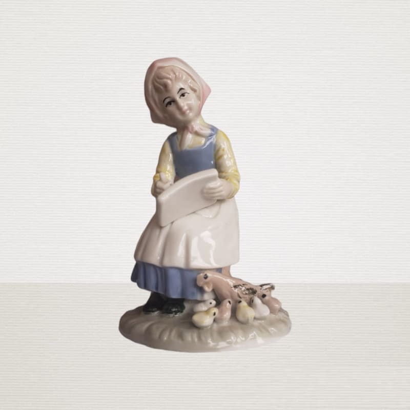 Niña escribiendo acompañada de pollitos (tiene un detalle) - Vintage - Default Title - Perfumisimo