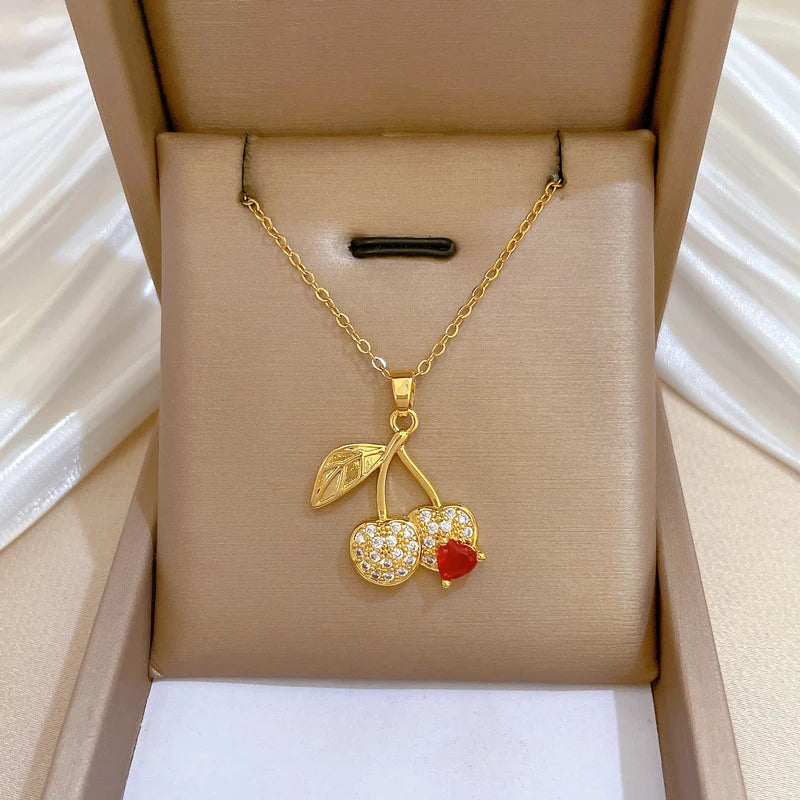 Collar cereza y zircón en corazón