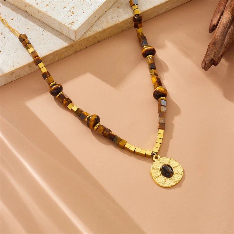 Collar cuadrado con ojo de tigre