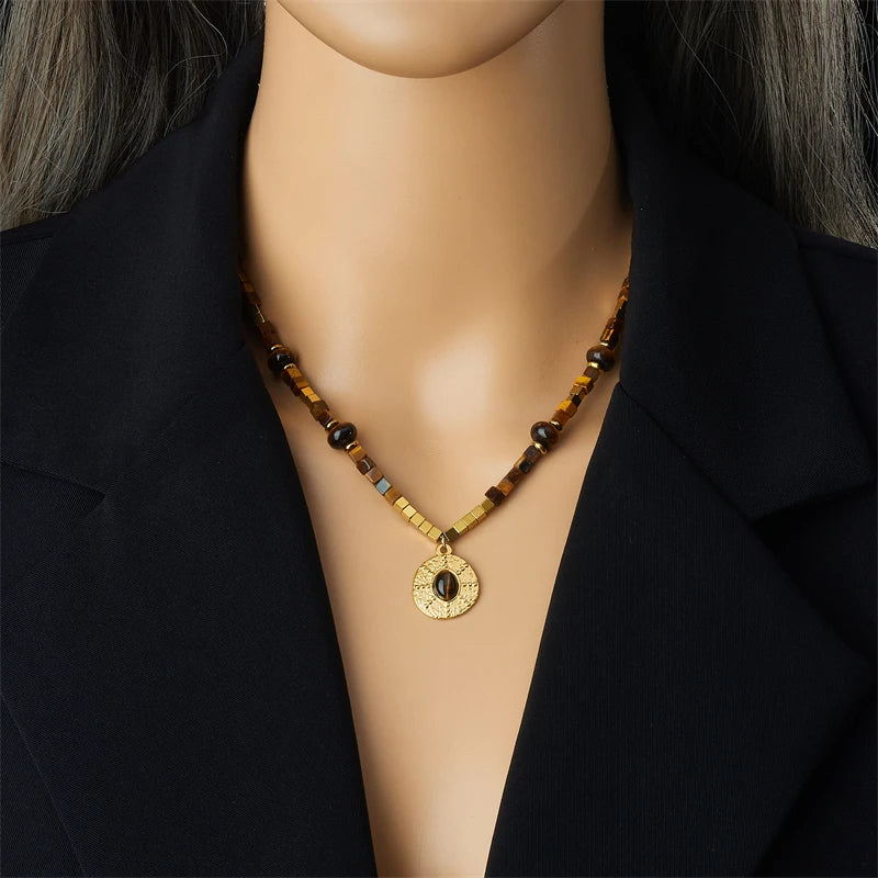 Collar cuadrado con ojo de tigre