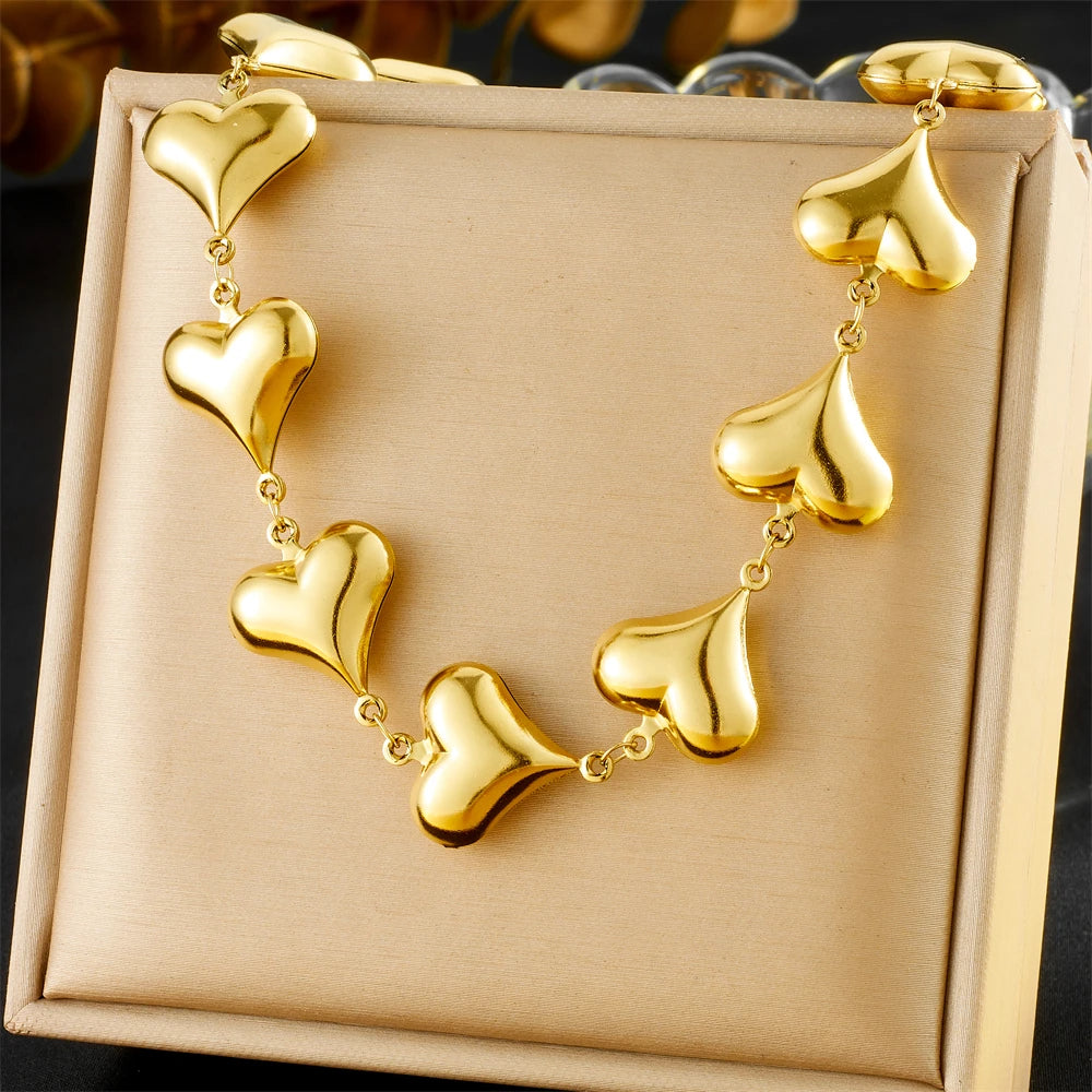 Collar dorado minimalista de corazón