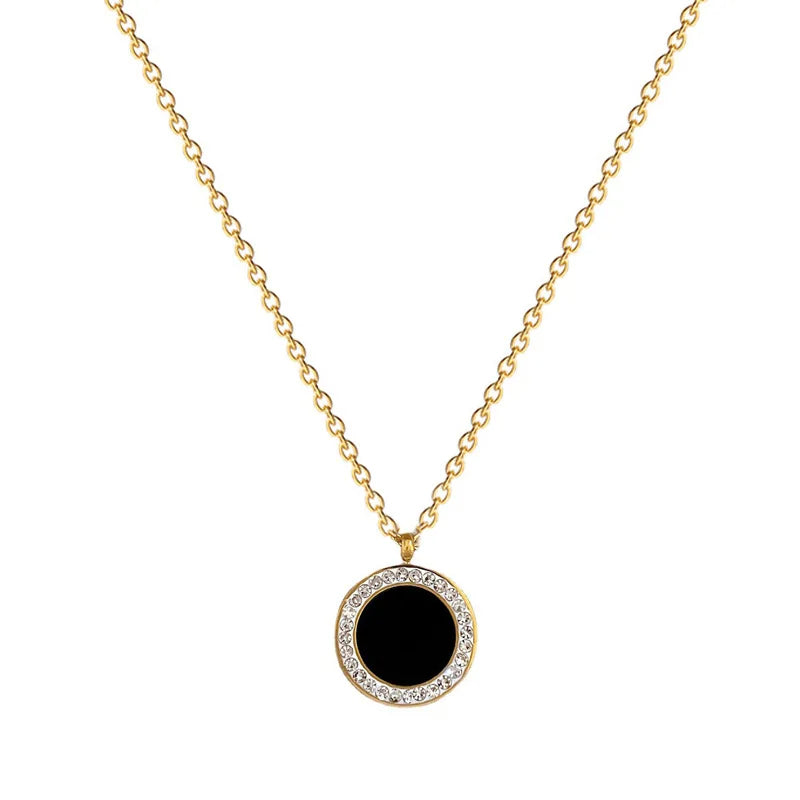 Collar dorado con piedra negra borde blancas